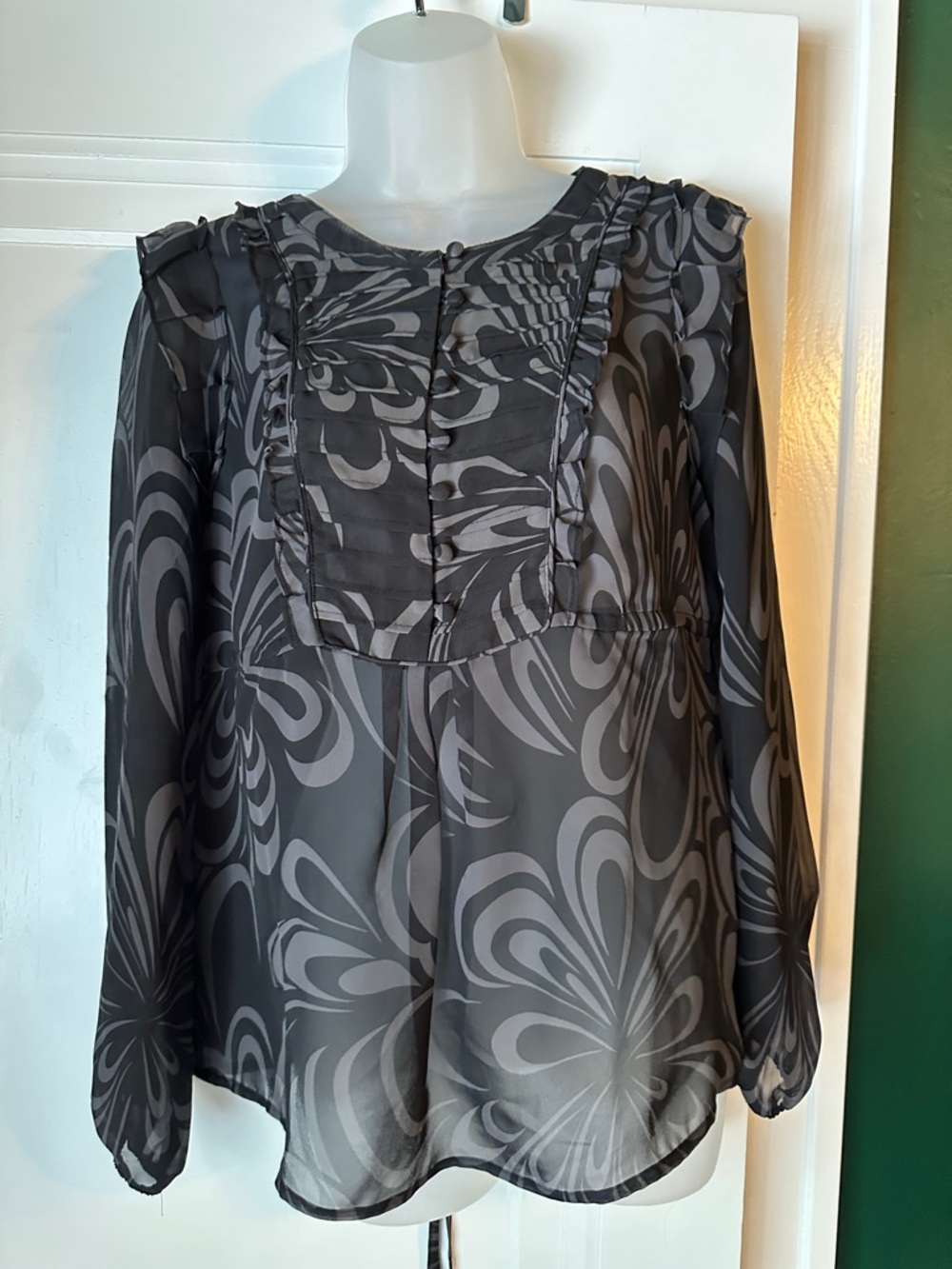 Women’s Black Patterned Long-Sleeve Blouse